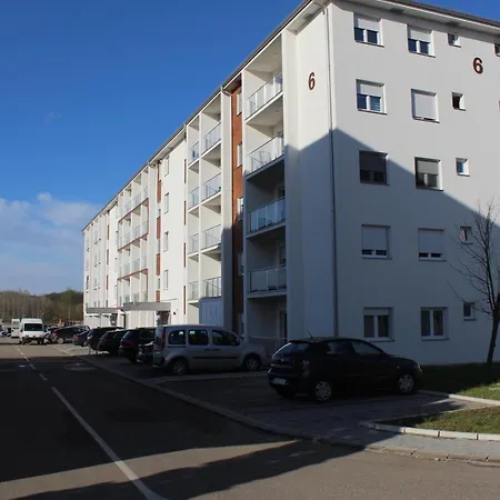 Apartment Cer *