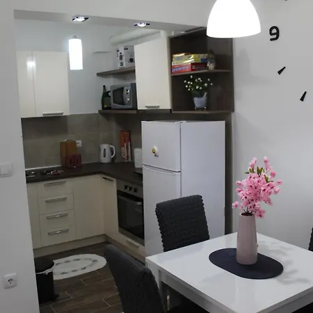 Apartment Cer *